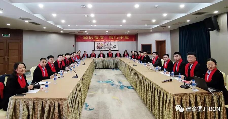  金牛辭歲千倉滿，玉虎迎春百業興